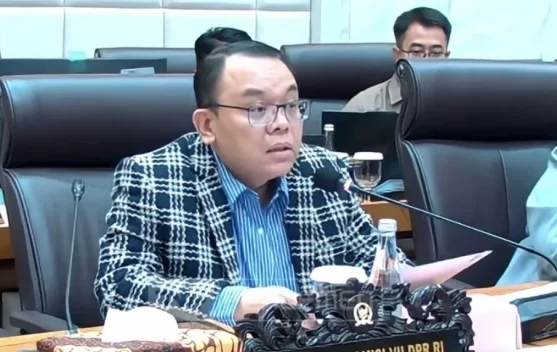 Rapat Kerja Komisi VII DPR dengan Menteri Perindustrian di Kompleks Parlemen Senayan