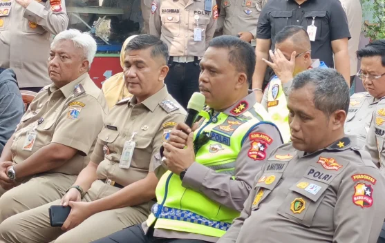 Kakorlantas membuka posko layanan untuk korban kebakaran di Kemayoran
