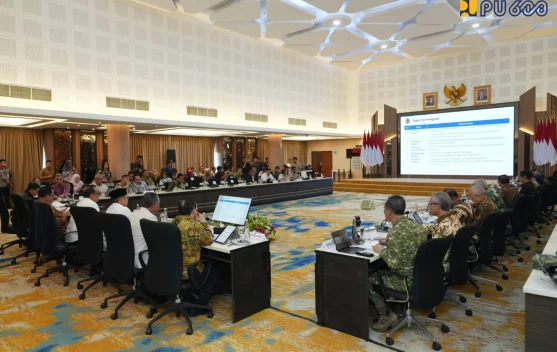 Pejabat Kementerian PU tinjau lokasi normalisasi sungai pascabencana di Sumatra