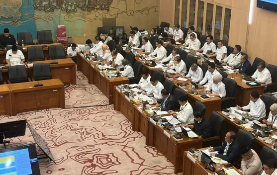 Menteri ESDM Bahlil Lahadalia menyampaikan usulan anggaran kompor listrik di DPR