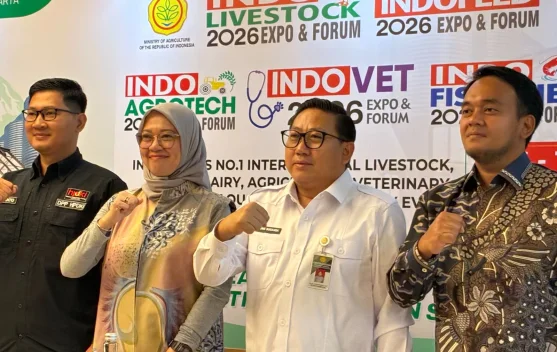 Suasana pameran peternakan Indo Livestock dengan paviliun dan pengunjung