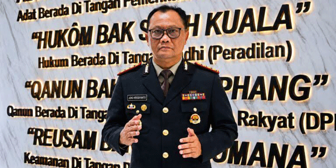 Panggung dan kerumunan di Lapangan Merah Polda Aceh saat Bhayangkara Fest
