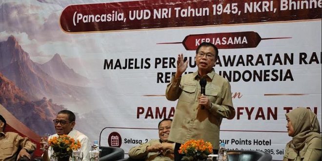 dr. Sofyan Tan berbicara pada sosialisasi 4 Pilar MPR di Medan