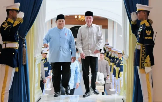Prabowo mengunggah foto Jokowi berjas dengan posisi hormat sebagai ucapan selamat ulang tahun
