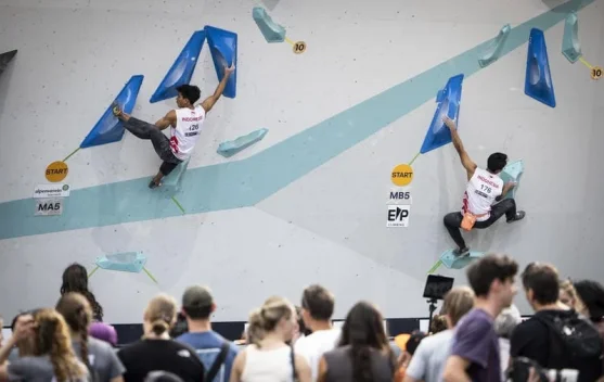 Ravianto Ramadhan bersiap di arena boulder World Climbing Series Innsbruck