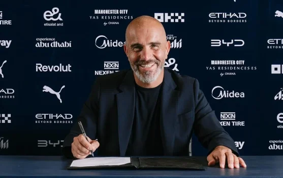 Enzo Maresca di pinggir lapangan Stadion Etihad setelah diumumkan sebagai pelatih kepala