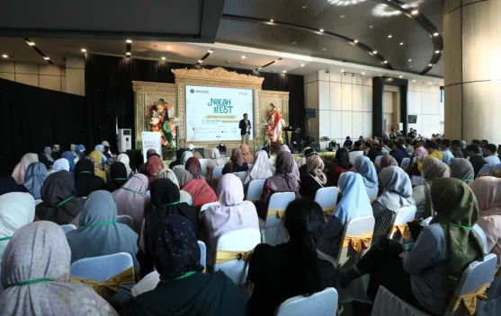 Peserta Ta'aruf Golek Garwo berkumpul dalam acara Nikah Fest di Jakarta