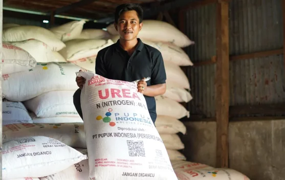 Distribusi pupuk bersubsidi untuk petani di Indonesia