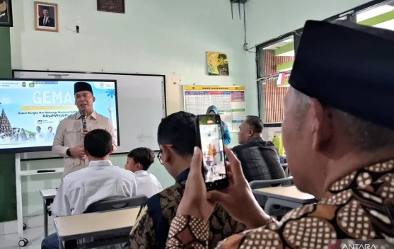 Menteri BKKBN Wihaji berbicara tentang peran ayah dan penggunaan handphone oleh anak