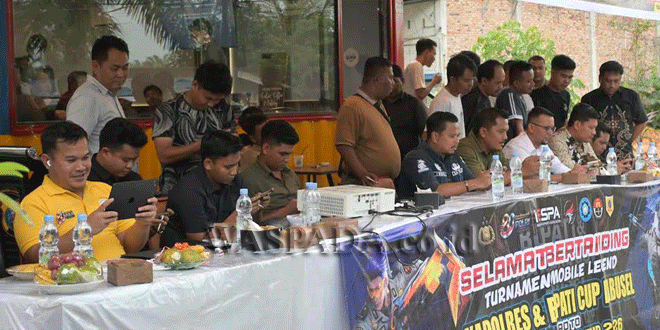 Pertandingan pembukaan Turnamen Mobile Legends Kapolres dan Bupati Cup di Lalin Coffee and Eatery Kotapinang