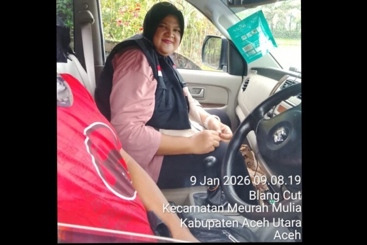 dr. Rismala Fitria Dewi saat memberikan pelayanan kesehatan