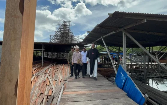 Wapres Gibran meninjau pembangunan Gereja Katedral Salib Suci Baru di Agats, Asmat