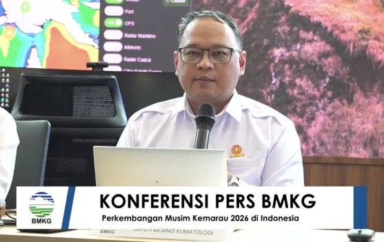 Ilustrasi lahan kering dan kebakaran hutan sebagai simbol risiko kekeringan dan karhutla pada musim kemarau 2026