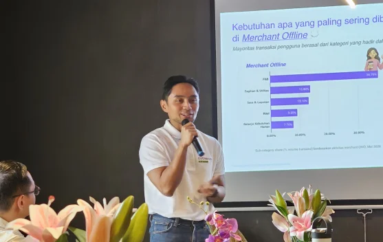 Pembayaran digital OVO lewat QRIS pada merchant F&B, ilustrasi pembayaran 'receh'