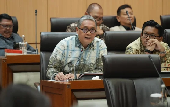 Rapat dengar pendapat di DPR antara anggota Komisi VII dan pimpinan RRI terkait anggaran