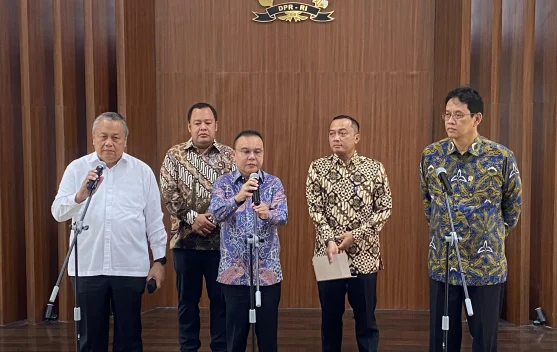 Pejabat ekonomi pemerintah menggelar rapat koordinasi di DPR membahas rupiah dan IHSG