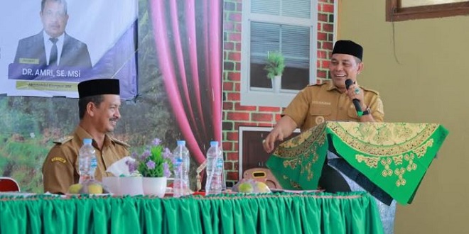 Bupati Aceh Besar Syech Muharram membuka kegiatan optimalisasi manajemen aset gampong di Kuta Baro