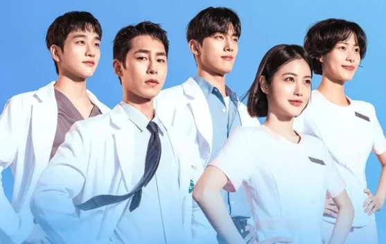 Poster serial Doctor on the Edge menampilkan Lee Jae-wook dan Shin Ye-eun di latar pulau terpencil