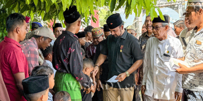 Bupati Aceh Timur menghadiri Khanduri Laot dan santunan anak yatim di Blang Geulumpang Kuala Idi