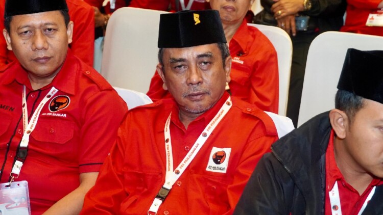 Peternak ayam petelur menghadapi penurunan harga dan biaya pakan tinggi