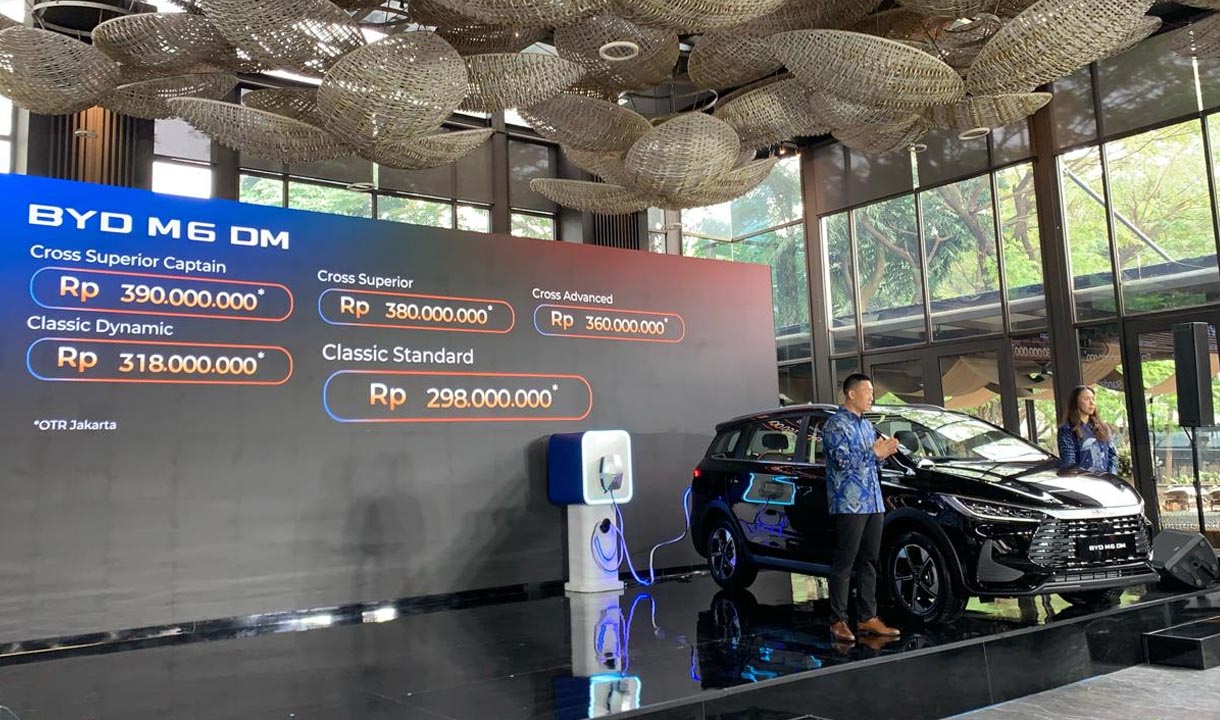 BYD M6 DM tampak eksterior yang diluncurkan oleh BYD Indonesia