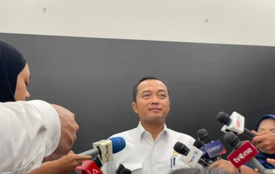 Menteri Purbaya Yudhi Sadewa menghadiri sidang DPR dan membantah kabar mundur