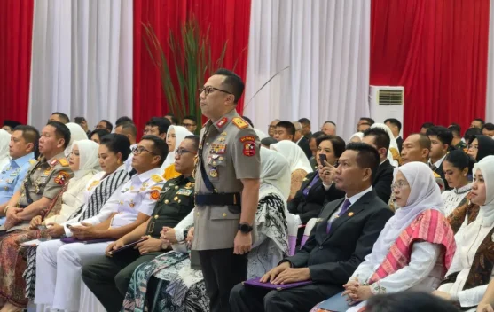 Penutupan P3N Angkatan XXVII Lemhannas di Gedung Pancagatra, Ade Ary menerima penghargaan