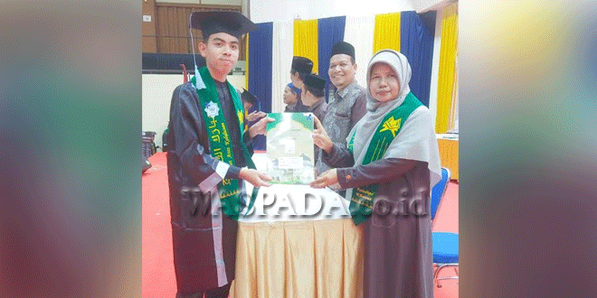 Suasana wisuda dan pembagian rapor TPQ Plus Baiturrahman di Banda Aceh