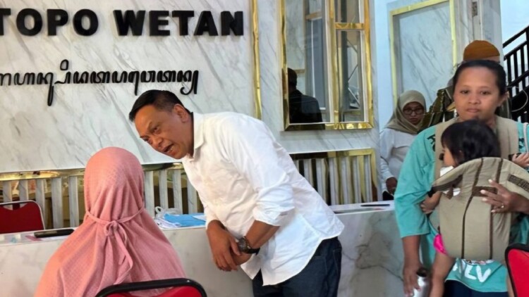 Anas Karno berbicara saat kunjungan kerja di Kelurahan Sidotopo Wetan