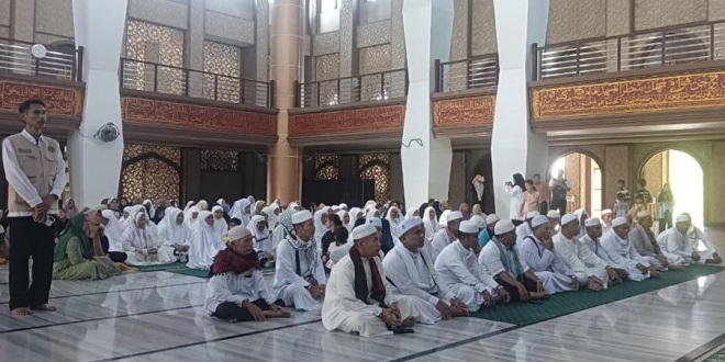 Penyambutan jemaah haji Subulussalam di pelataran Masjid Agung Subulussalam