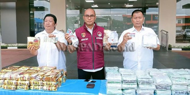 Empat tas berisi sabu seberat 113 kg yang diamankan polisi di Jalan Lintas Sumatera