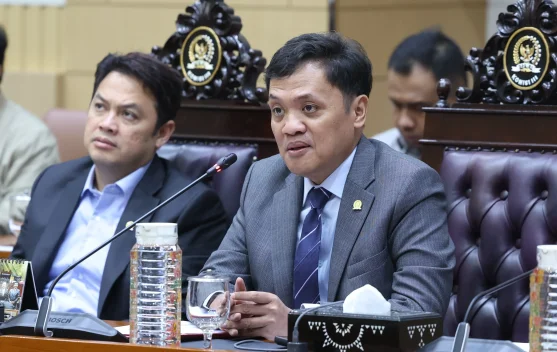 Ruang sidang gedung Kejaksaan Agung dan tumpukan berkas