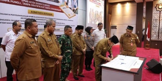 Penandatanganan Pakta Integritas SPMB Aceh di Aula Dinas Pendidikan