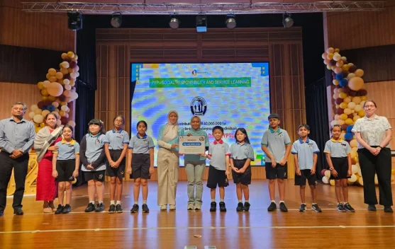 Siswa Beacon Academy saat Walkathon penggalangan dana untuk difabel