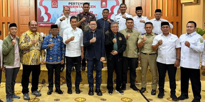 Wali Kota Sabang H. Zulkifli H. Adam hadir dalam pertemuan Pemerintah Aceh dan Komisi II DPR RI di Banda Aceh