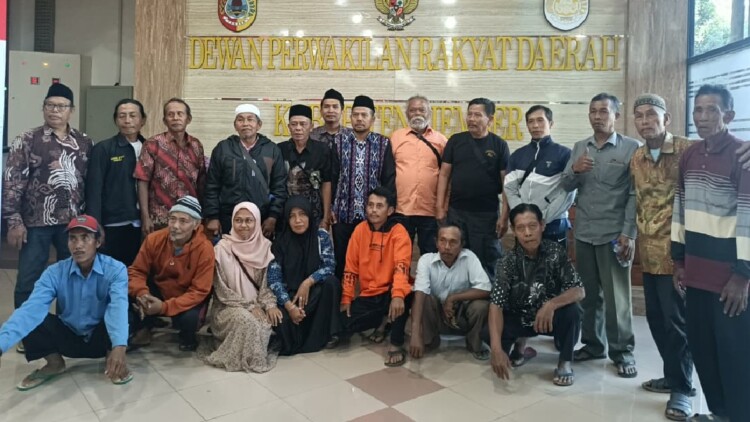 Audiensi petani dan Komisi A DPRD Jember membahas sengketa batas perbatasan