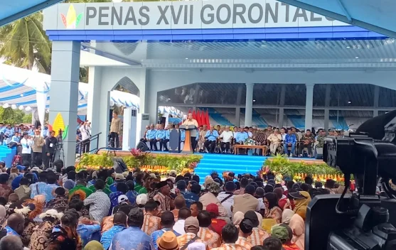 Presiden Prabowo menyampaikan pidato pada Pekan Nasional Petani dan Nelayan di Gorontalo