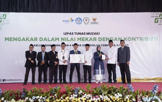 Santri Sekolah Cendekia BAZNAS menerima beasiswa dan prestasi pendidikan