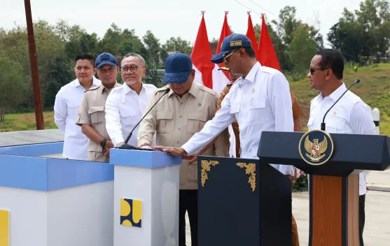 Presiden meresmikan pembangunan jalan daerah 1.151 km di Sampang, Jawa Timur