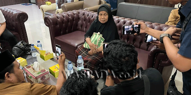 Ibu lansia meminta bantuan pemulangan dua anaknya yang ditawan di Kamboja kepada wakil rakyat
