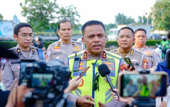 Ilustrasi petugas Korlantas melakukan patroli di jalan tol untuk keselamatan lalu lintas