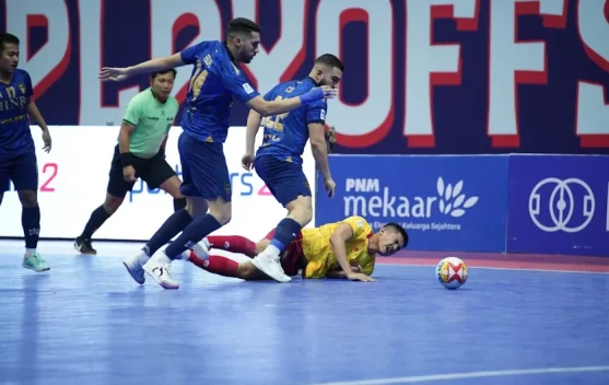 Selebrasi pemain Cosmo JNE setelah gol yang mengantar mereka ke Grand Finals di GOR UNY