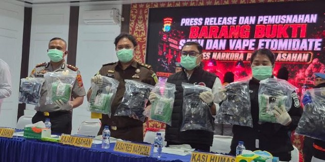 Pemusnahan barang bukti narkotika oleh Polres Asahan di halaman kantor kepolisian