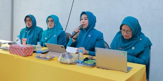 Ketua TP PKK Aceh Besar Rita Mayasari pimpin rapat rutin di Indrapuri