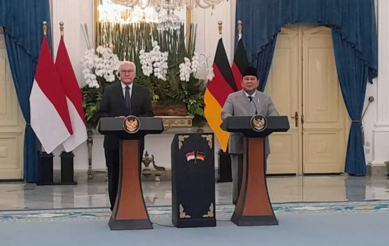 Presiden Prabowo dan Presiden Jerman Steinmeier berjabat tangan di Istana Merdeka Jakarta