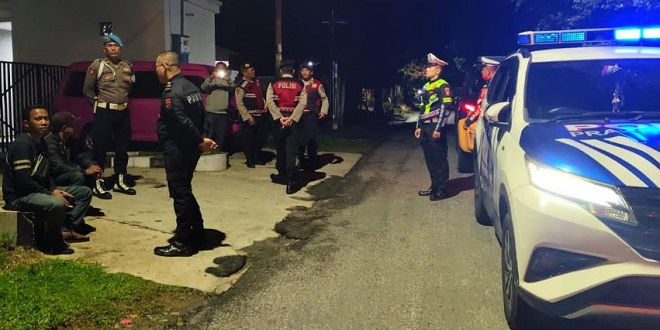 Patroli Blue Light Patrol Polres Pematangsiantar di malam hari