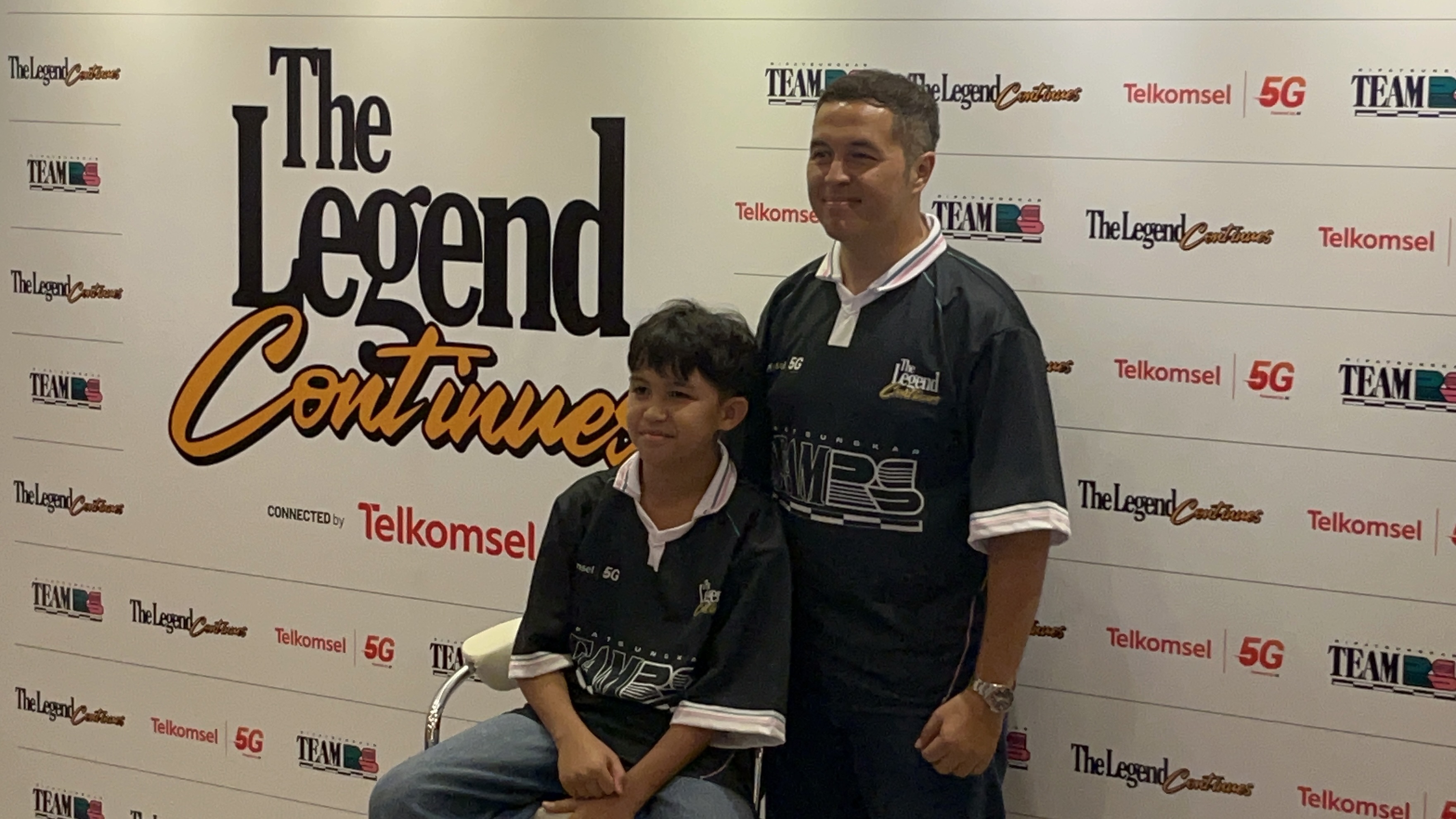 Rifat Sungkar dan El Mayka dalam program The Legend Continues didukung Telkomsel 5G