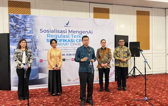 Ilustrasi pengawasan produk e-commerce oleh BPOM dan tim siber
