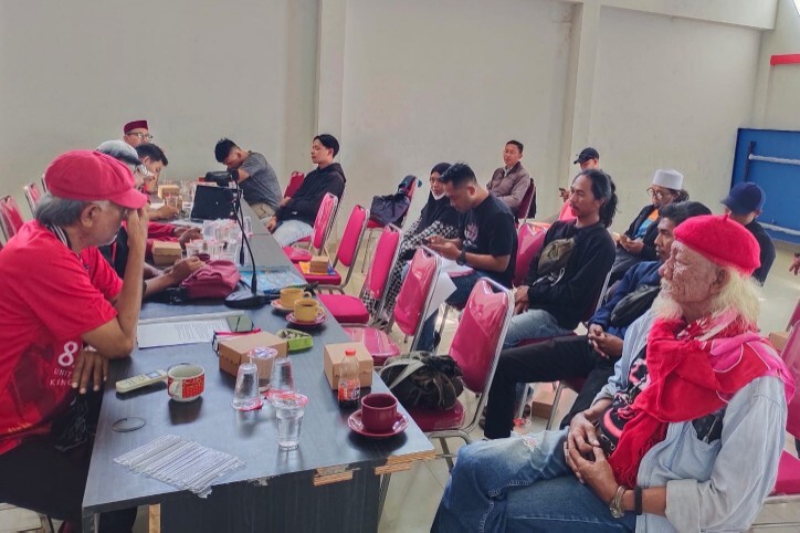 Mural di dinding kantor DPC PDI Perjuangan Lamongan selama festival