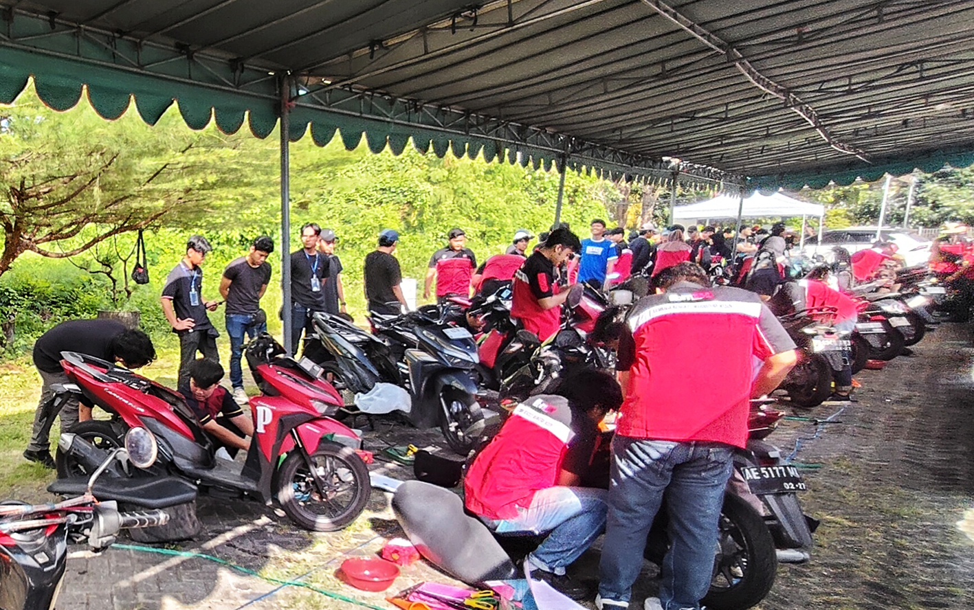 Tekiro dan ITS menggelar servis gratis dan pelatihan otomotif di Surabaya